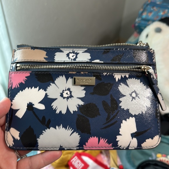 Kate Spade floral wristlet - Picture 2 of 6